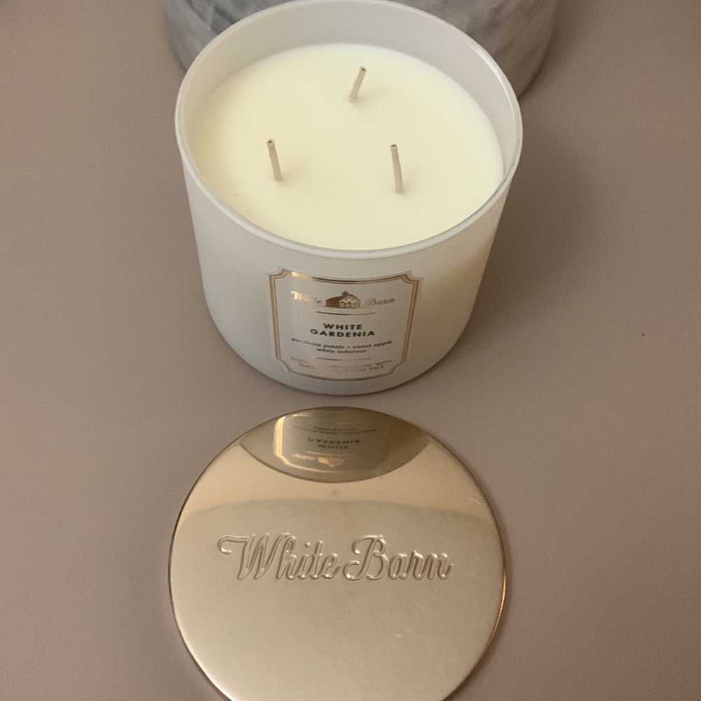 WHITE GARDENIA CANDLE - Picture 4 of 5